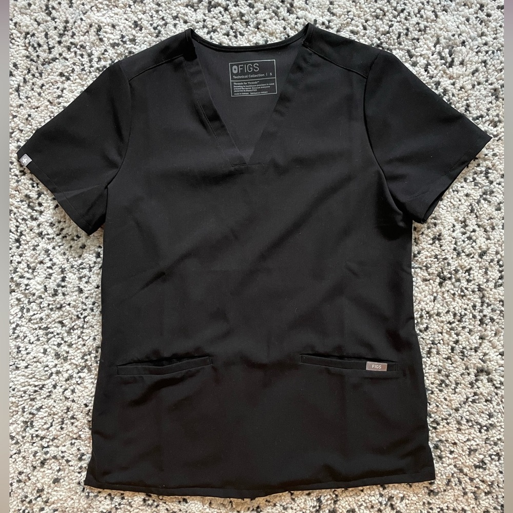 Figs Two Pocket Top